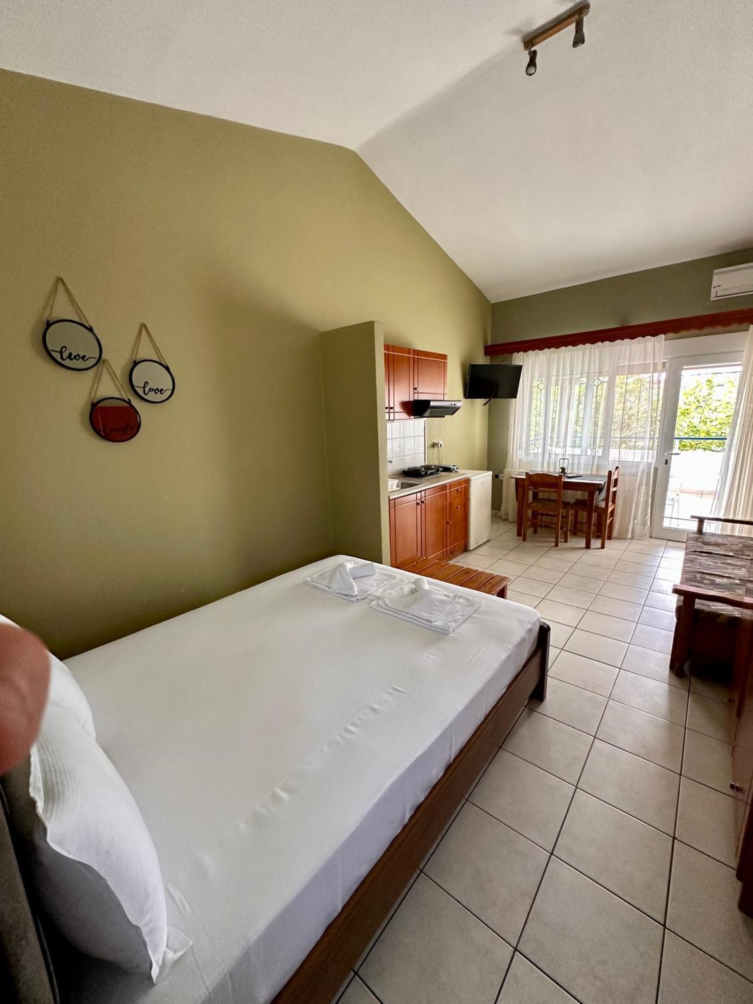 Artemis Hotel Apartments Keramoti  Eksteriør billede
